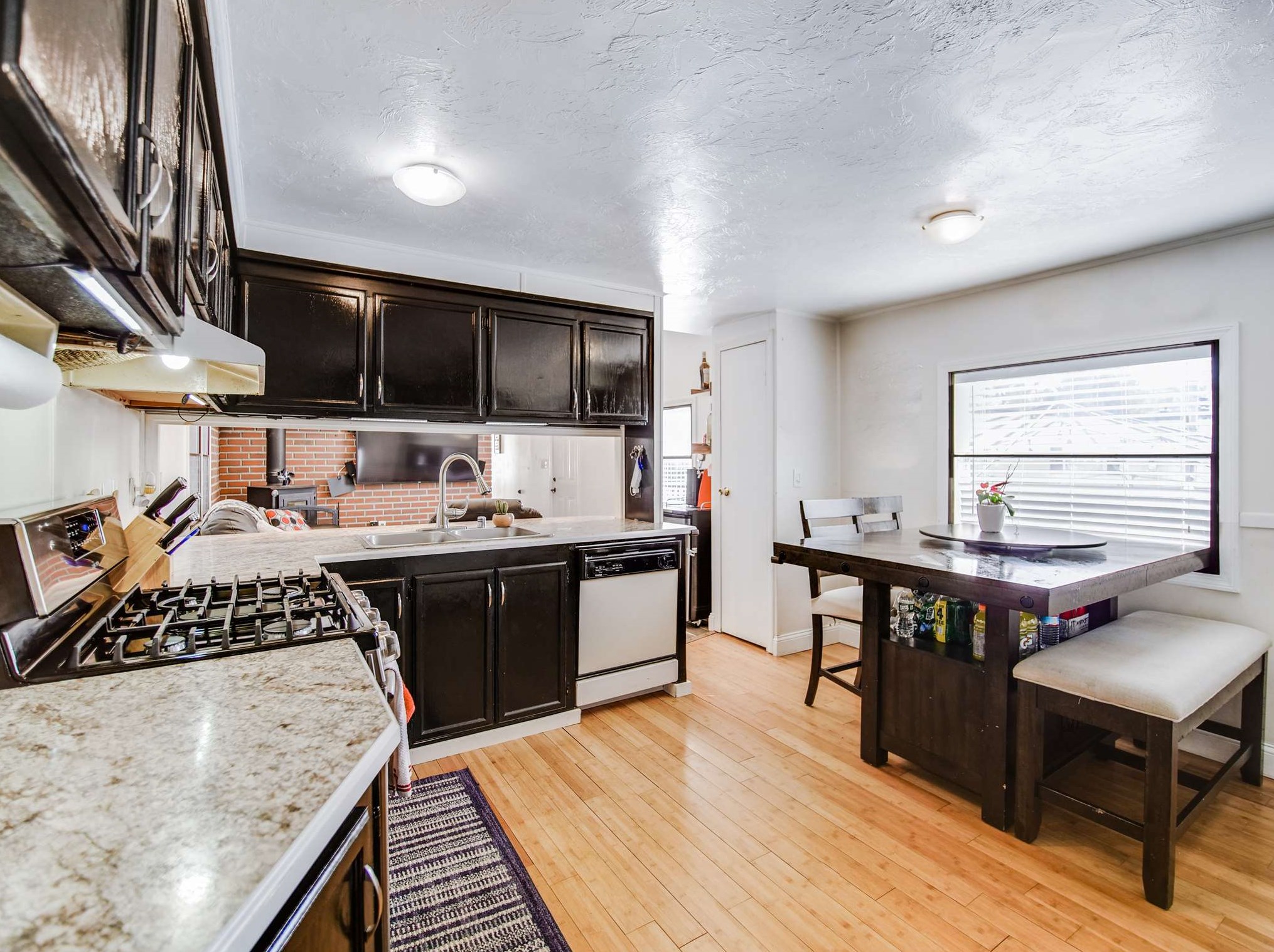 2 Horseshoe Dr, Hudson NH 03052-2609 exterior