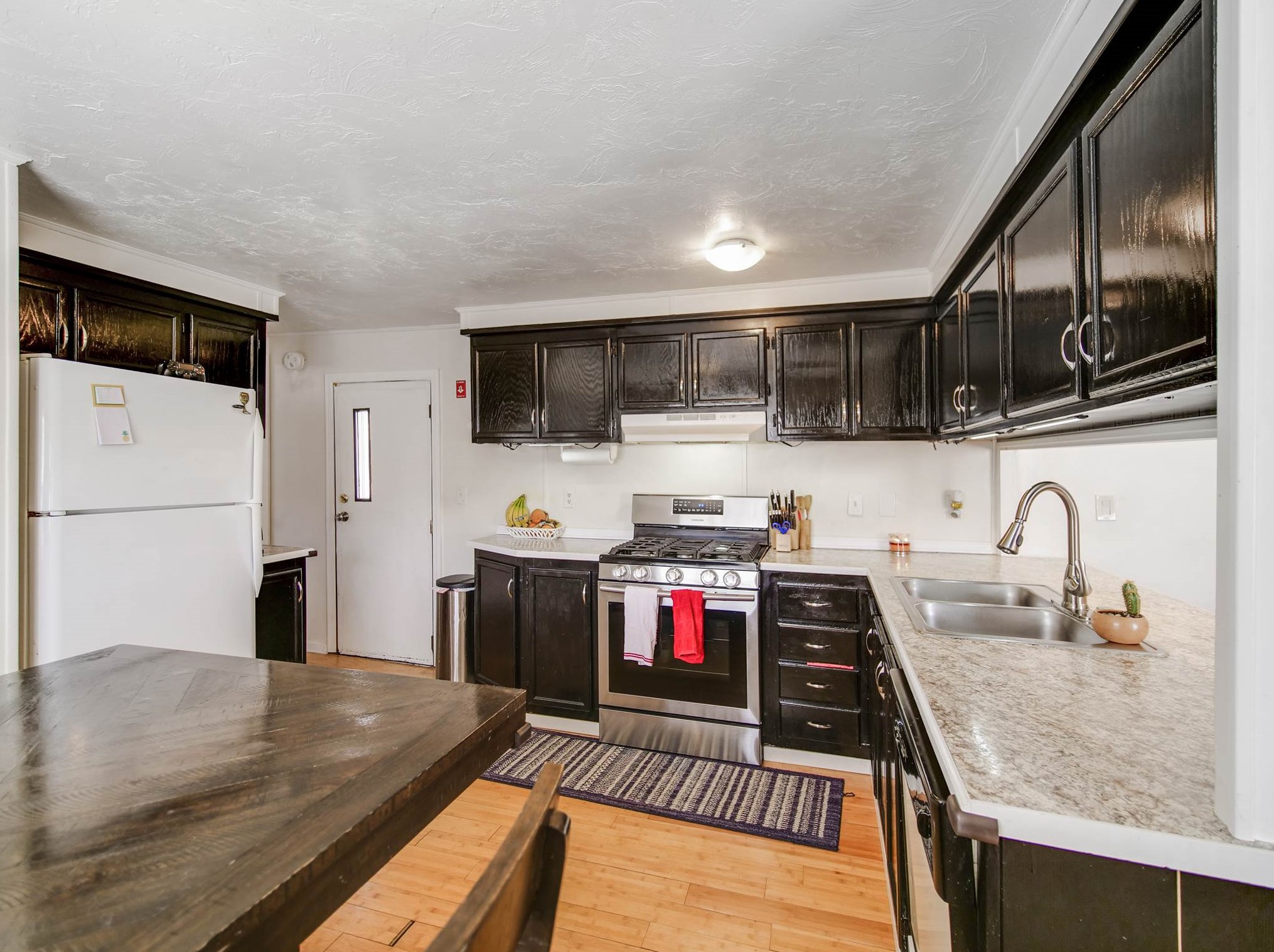 2 Horseshoe Dr, Hudson NH 03052-2609 exterior