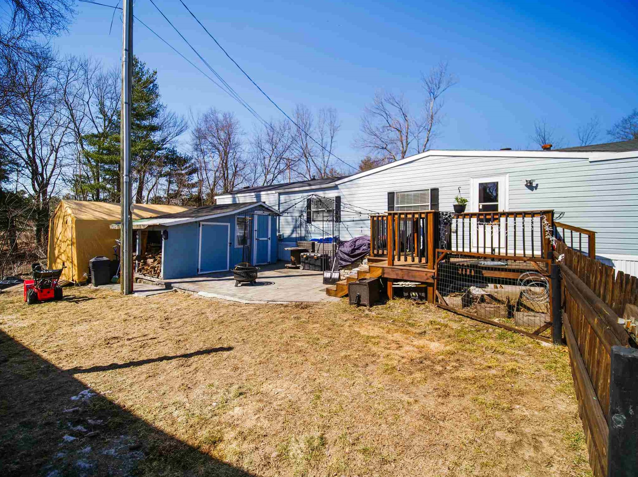 2 Horseshoe Dr, Hudson NH 03052-2609 exterior