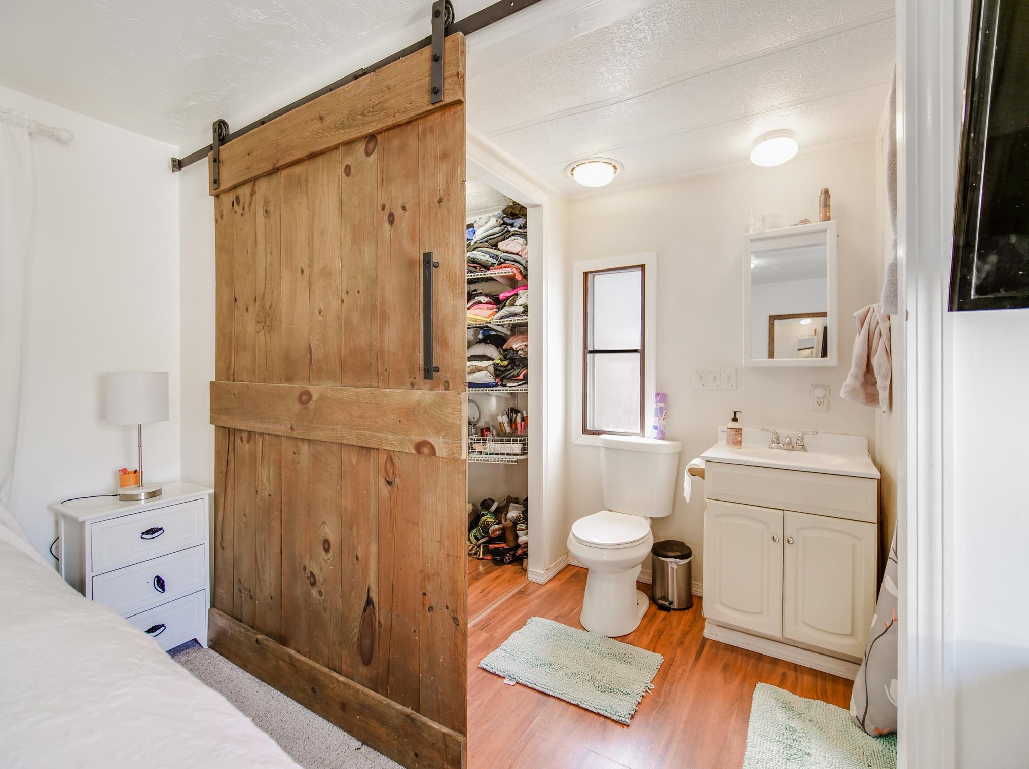 2 Horseshoe Dr, Hudson NH 03052-2609 exterior