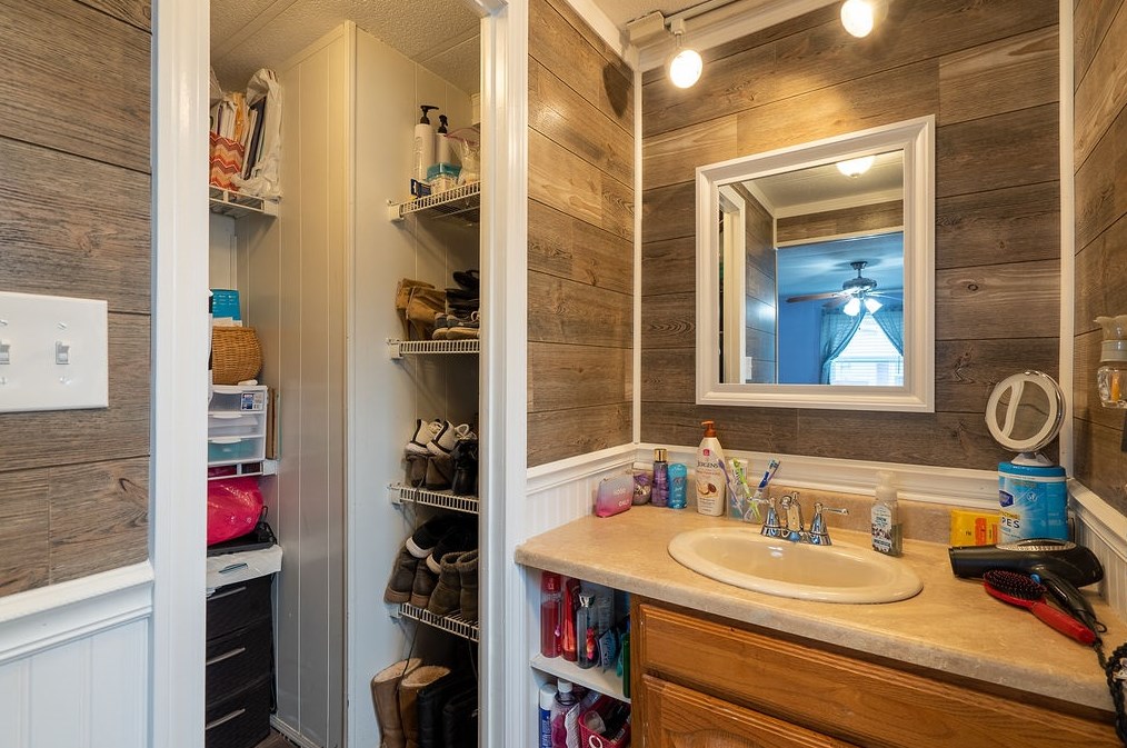 13 Briarwood Dr, Merrimack NH 03054-4746 exterior