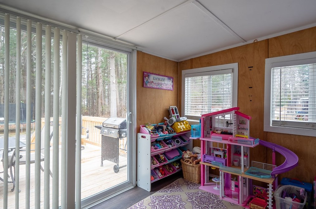 13 Briarwood Dr, Merrimack NH 03054-4746 exterior