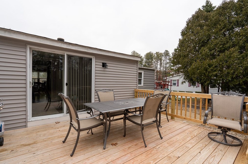 13 Briarwood Dr, Merrimack NH 03054-4746 exterior