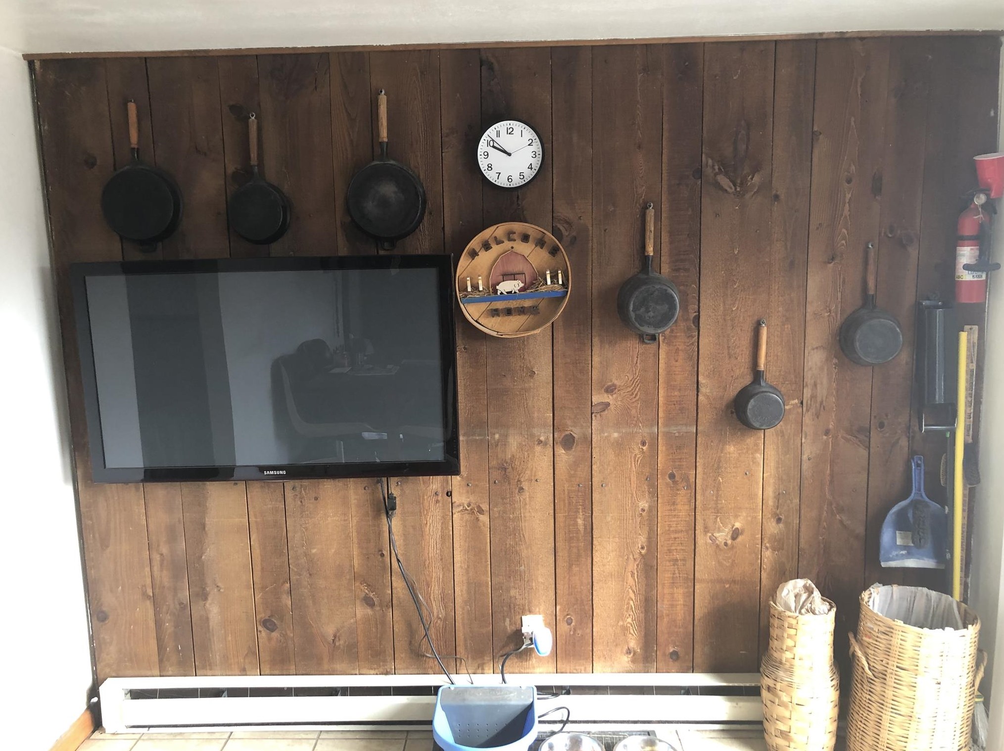 80 Forest Dr, Manchester NH  03110-6216 exterior