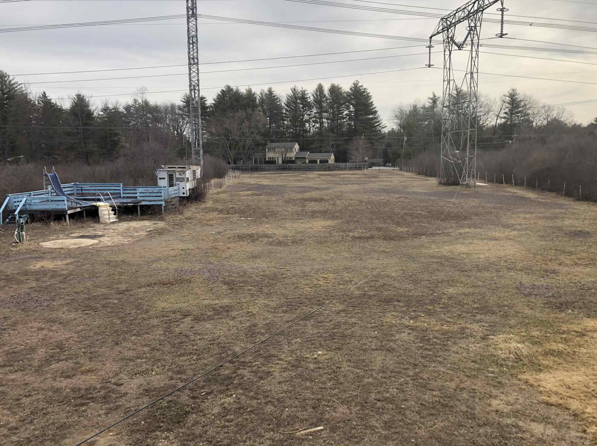 80 Forest Dr, Manchester NH  03110-6216 exterior