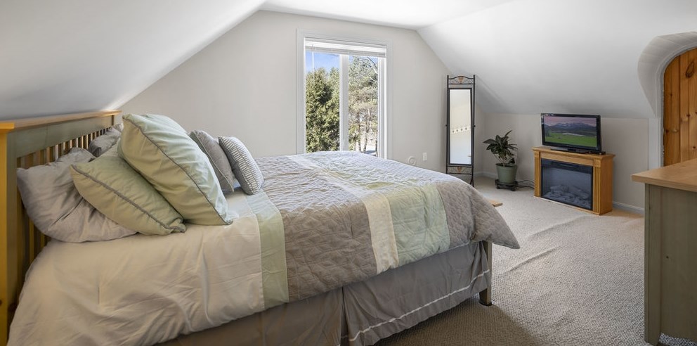 2 Gonet Dr, Newmarket NH  03857-1746 exterior