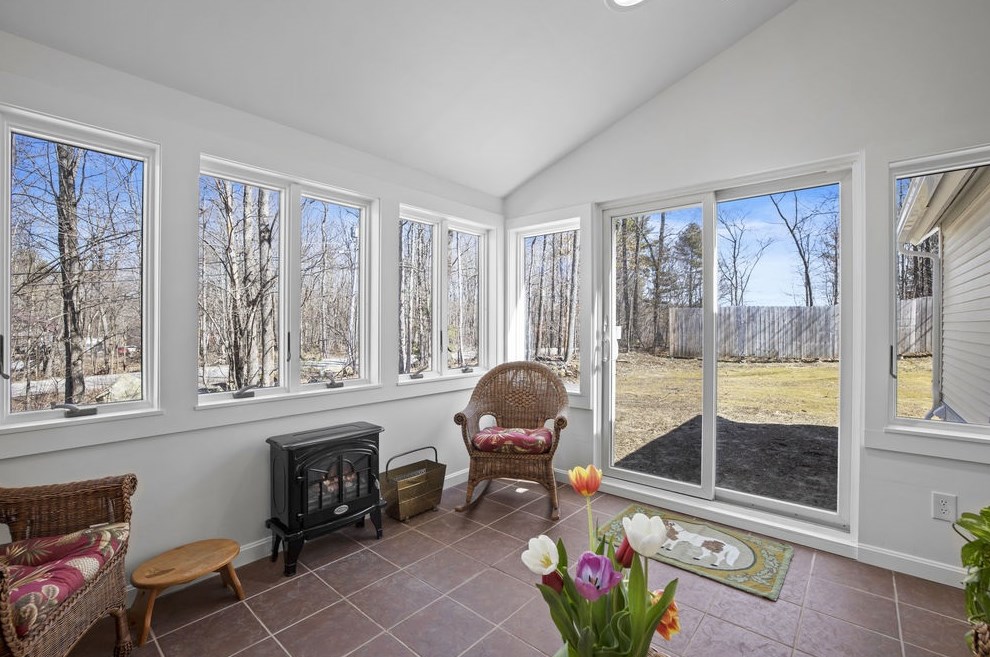 2 Gonet Dr, Newmarket NH  03857-1746 exterior