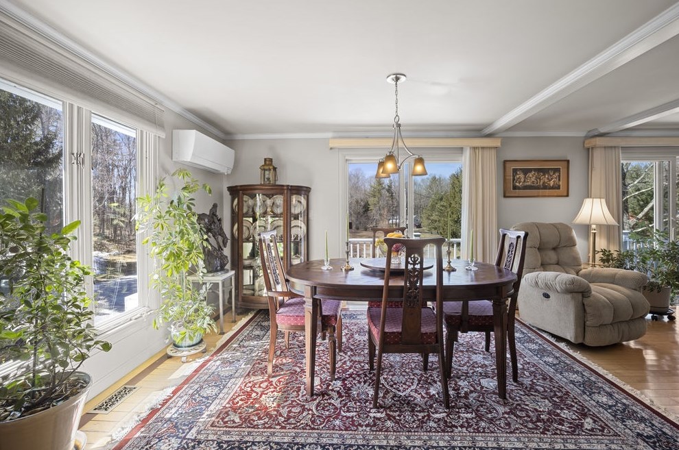 2 Gonet Dr, Newmarket NH  03857-1746 exterior