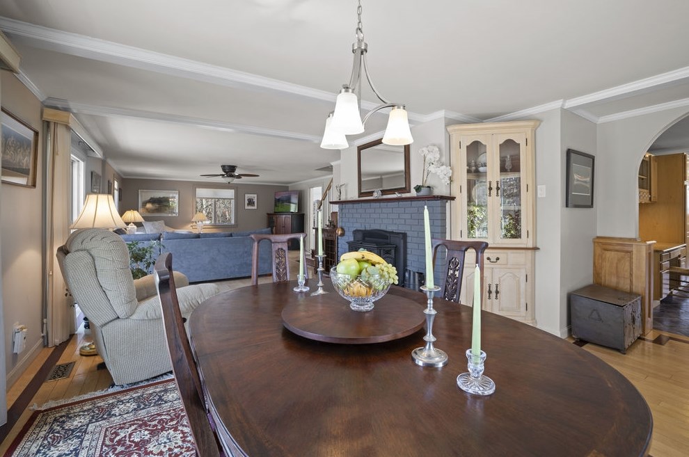 2 Gonet Dr, Newmarket NH  03857-1746 exterior