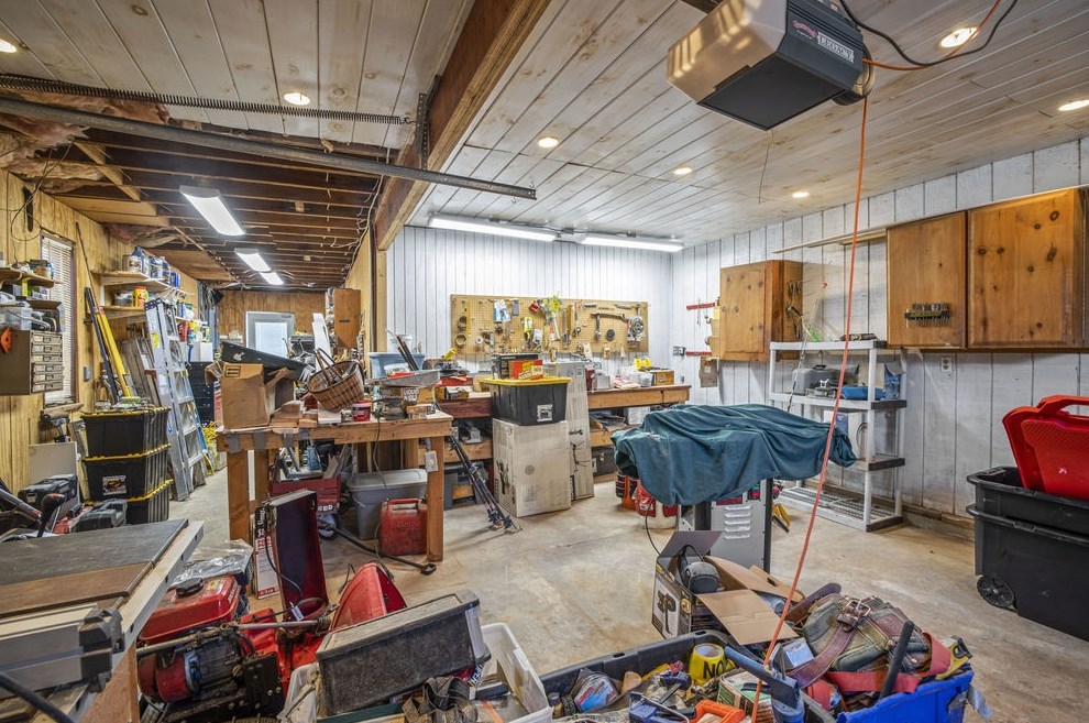 2 Gonet Dr, Newmarket NH  03857-1746 exterior