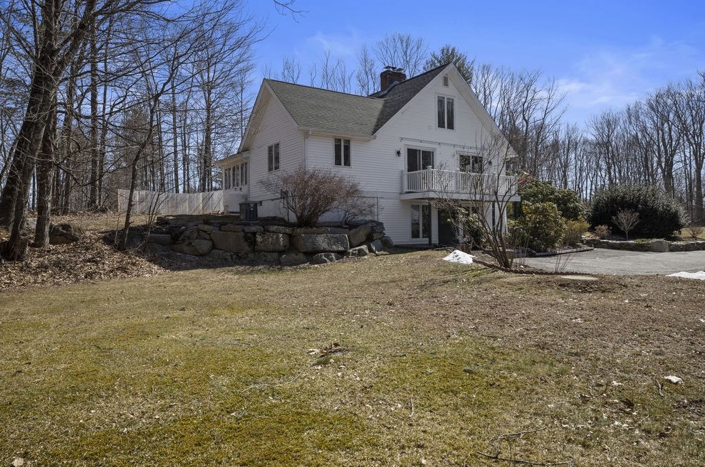 2 Gonet Dr, Newmarket NH  03857-1746 exterior