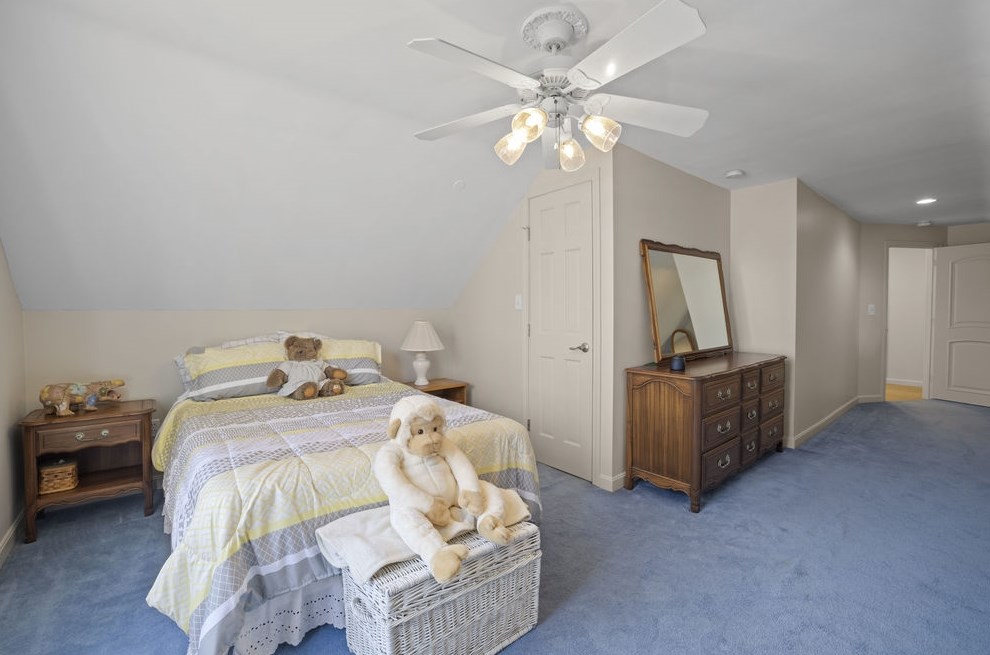 2 Gonet Dr, Newmarket NH  03857-1746 exterior