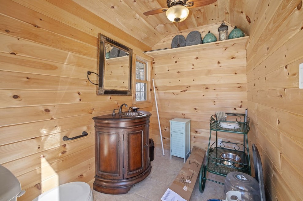 2 Gonet Dr, Newmarket NH  03857-1746 exterior