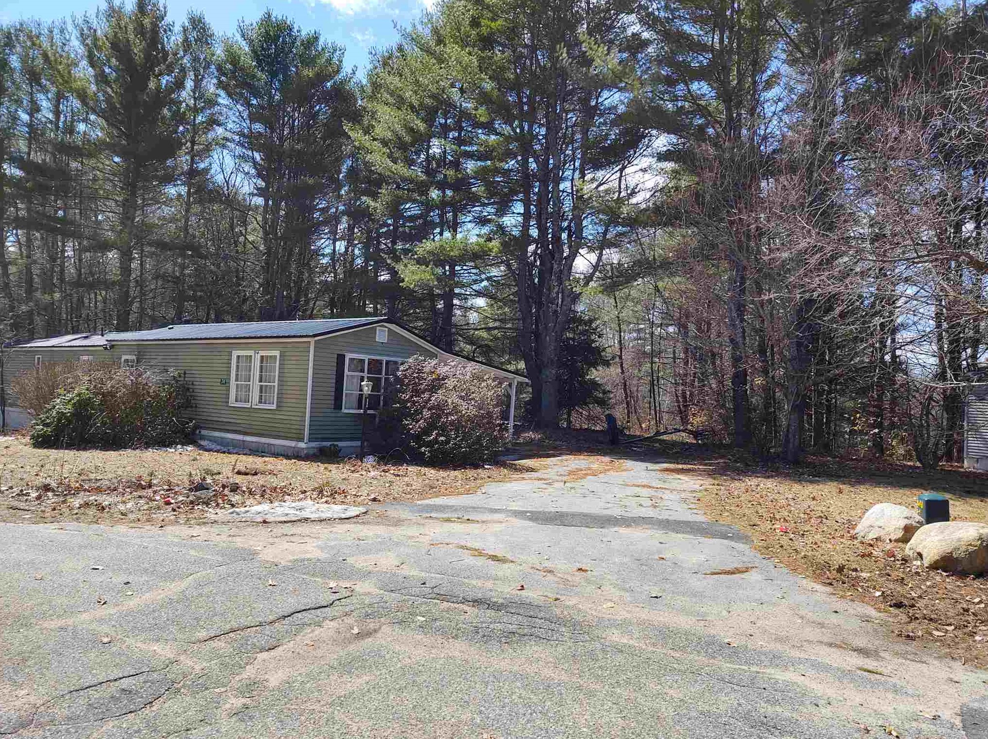 34 Juniper Dr, Tuftonboro NH  03816-5911 exterior