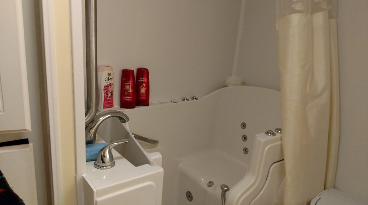 34 Juniper Dr, Tuftonboro NH  03816-5911 exterior