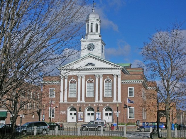 30 Wolf Rd, Lebanon NH  03766-1942 exterior