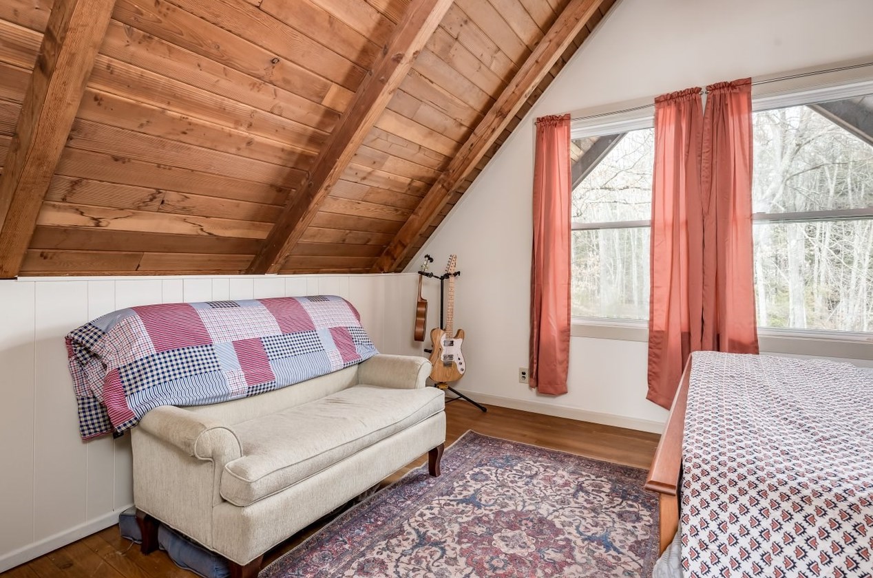 270 Ash Swamp Rd, Newmarket NH  03857-2160 exterior