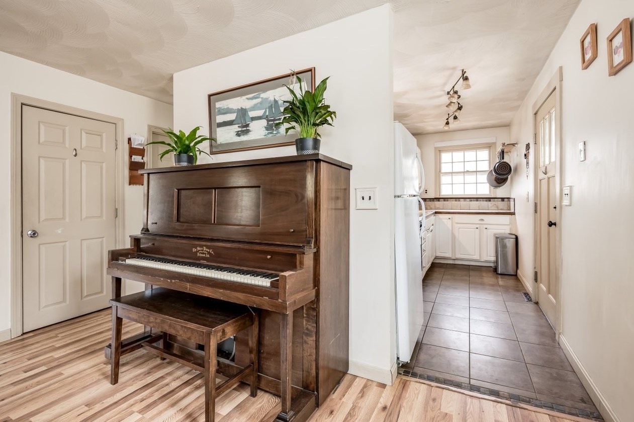 270 Ash Swamp Rd, Newmarket NH  03857-2160 exterior