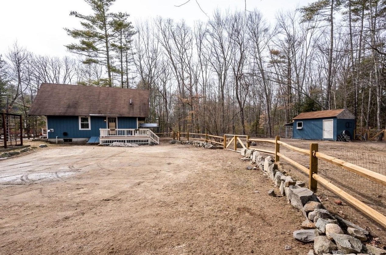 270 Ash Swamp Rd, Newmarket NH  03857-2160 exterior