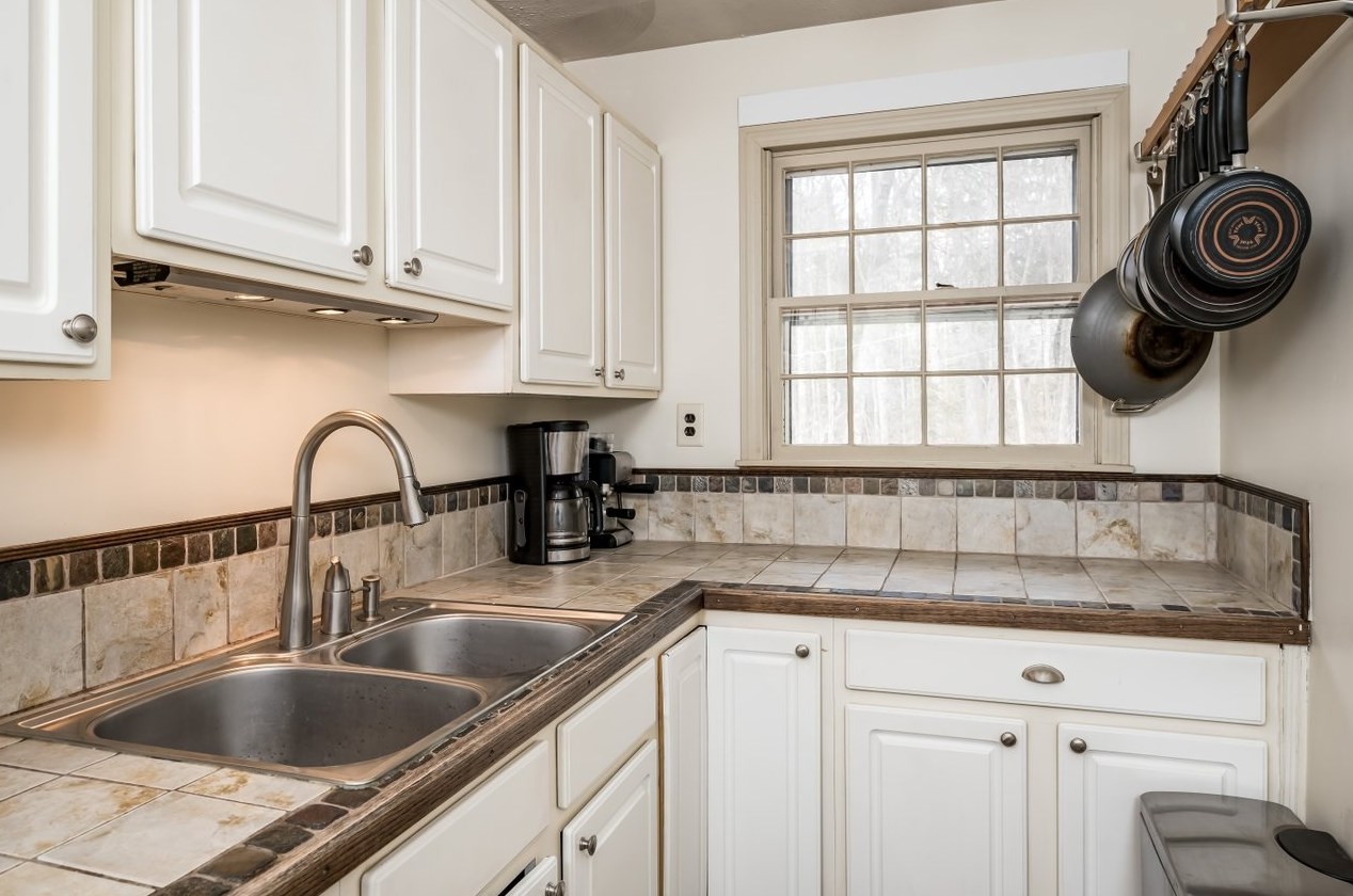 270 Ash Swamp Rd, Newmarket NH  03857-2160 exterior