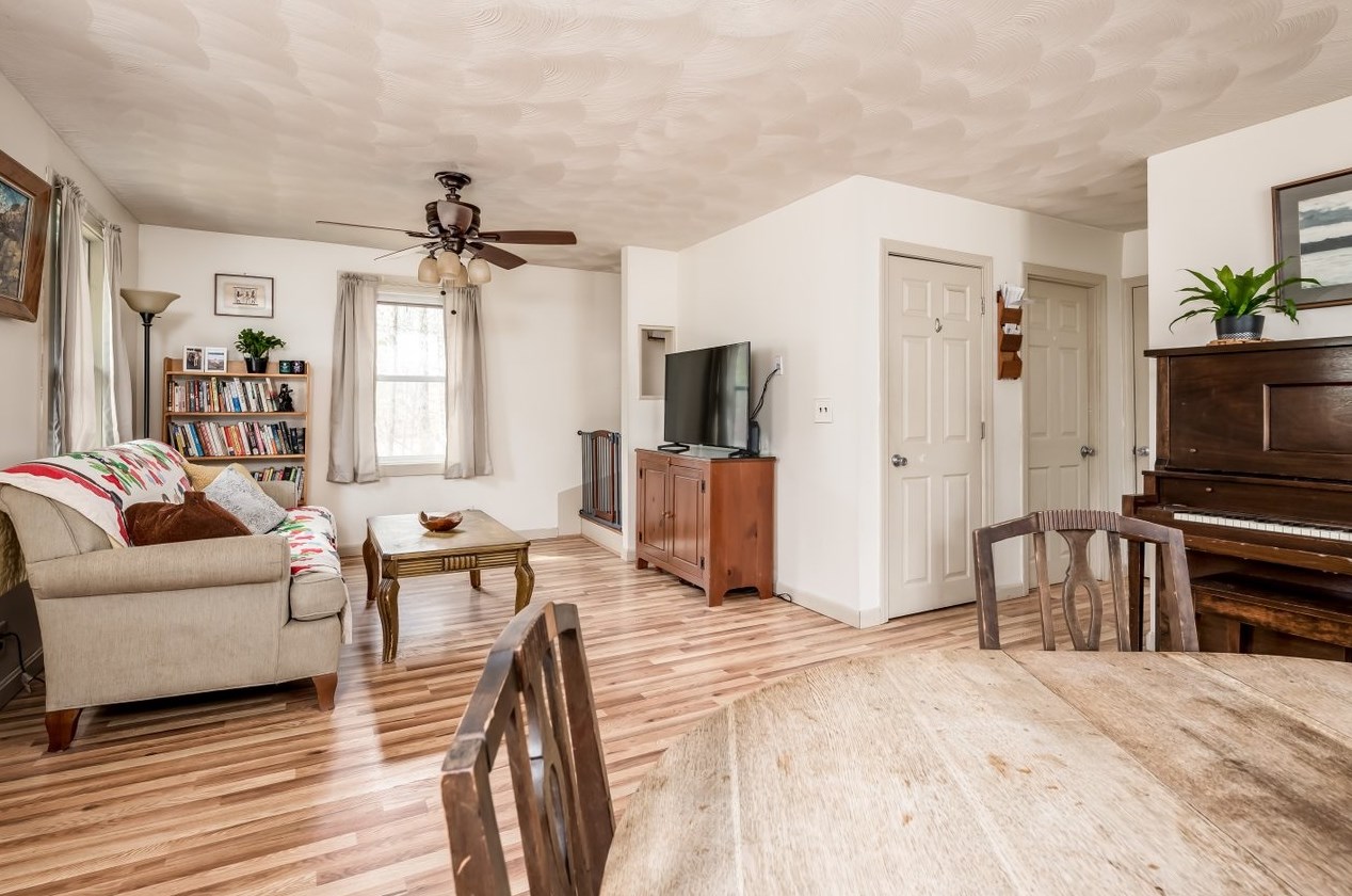 270 Ash Swamp Rd, Newmarket NH  03857-2160 exterior