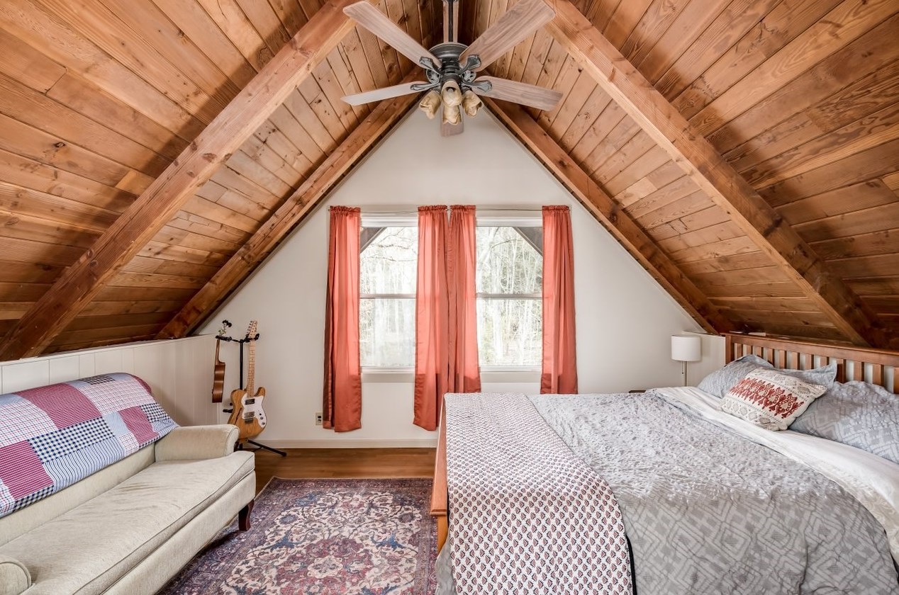 270 Ash Swamp Rd, Newmarket NH  03857-2160 exterior