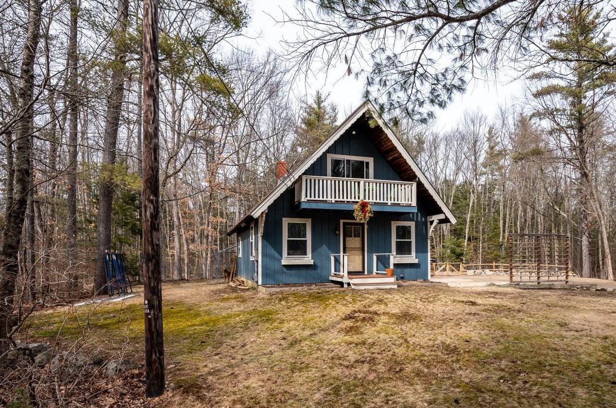 270 Ash Swamp Rd, Newmarket NH  03857-2160 exterior