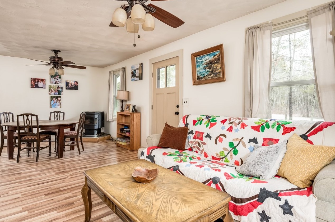 270 Ash Swamp Rd, Newmarket NH  03857-2160 exterior