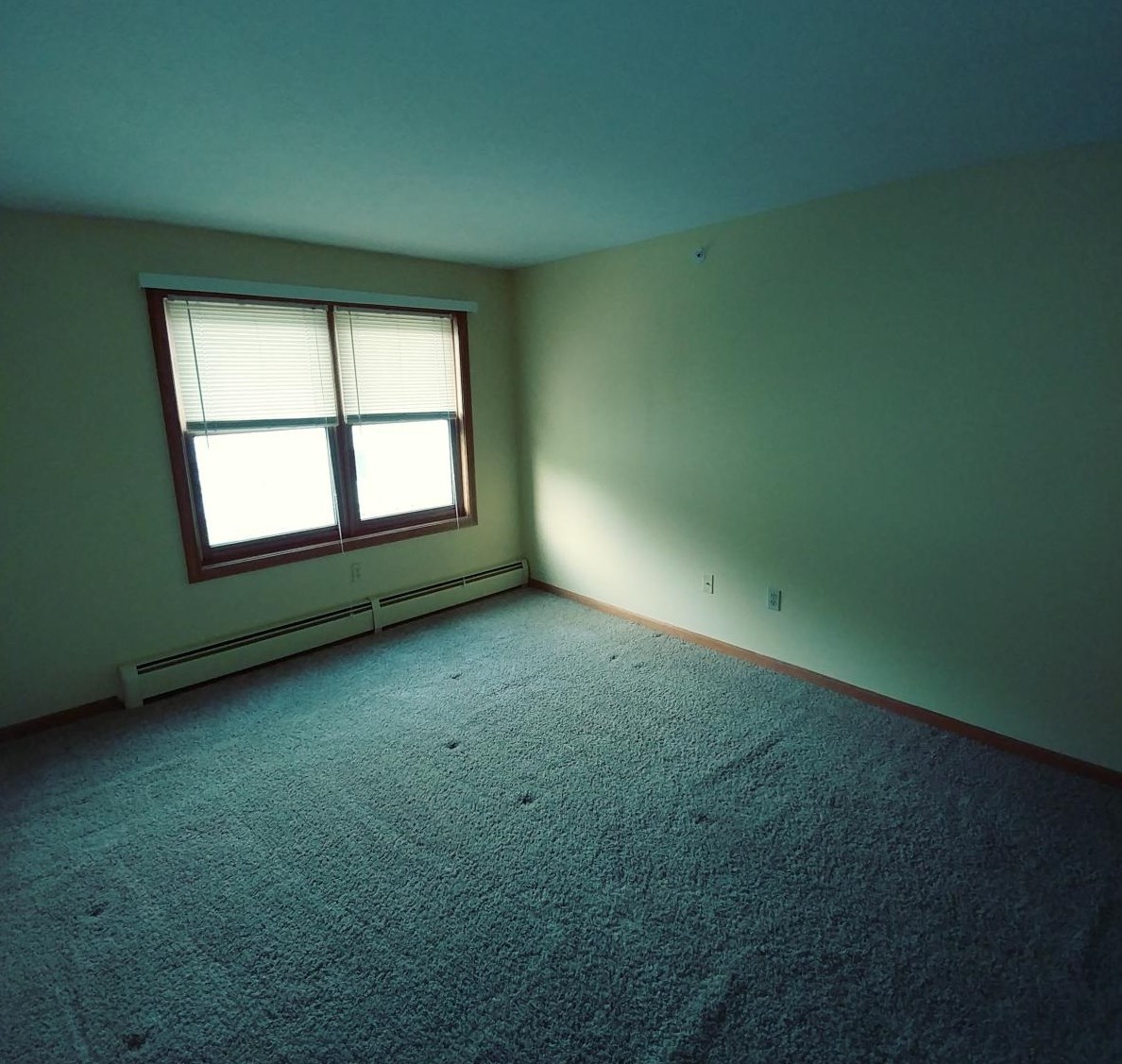 640 Hackett Hl Rd, Manchester NH 03106-2522 exterior