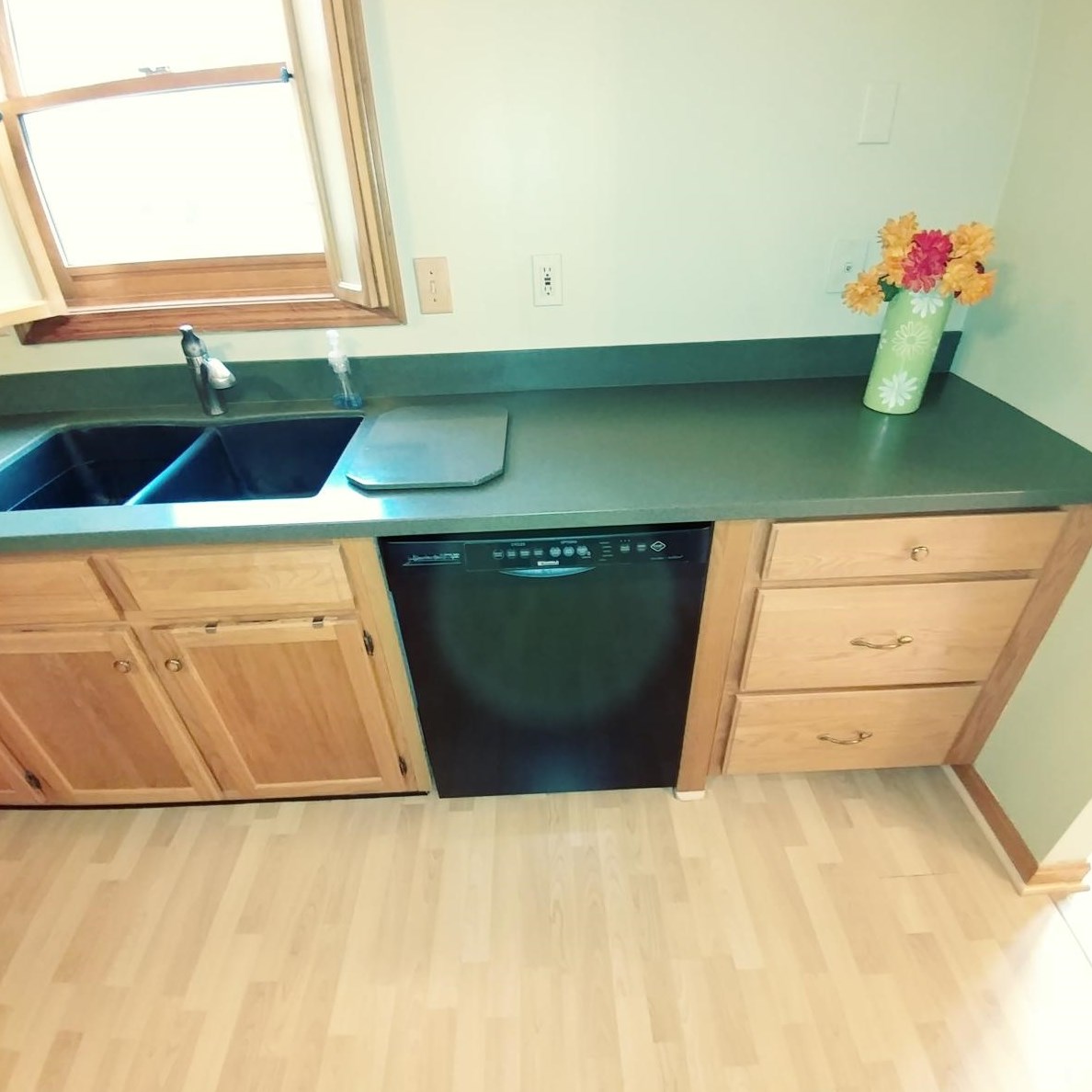 640 Hackett Hl Rd, Manchester NH 03106-2522 exterior