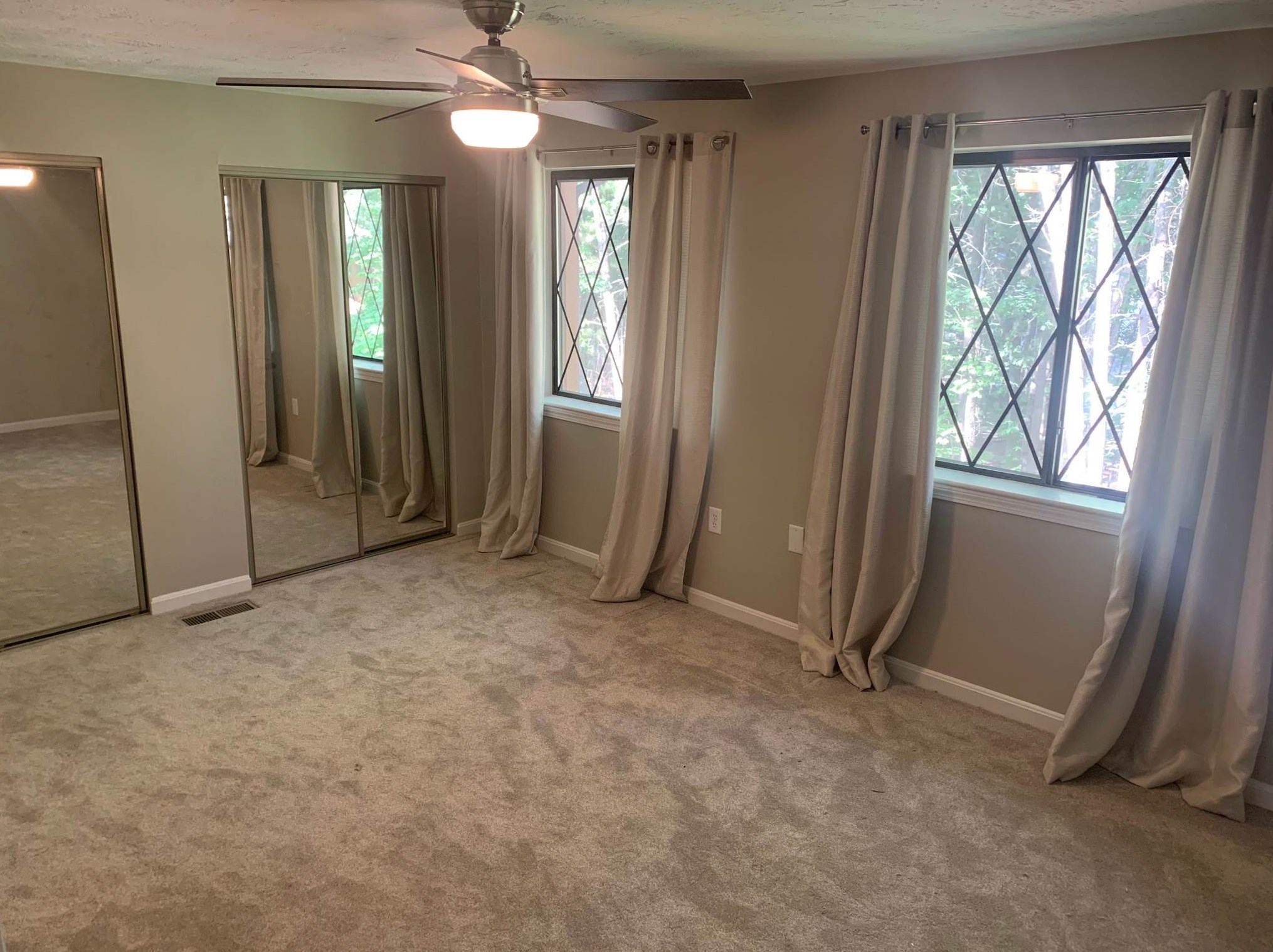 19 Winrow Dr, Merrimack NH 03054-4093 exterior