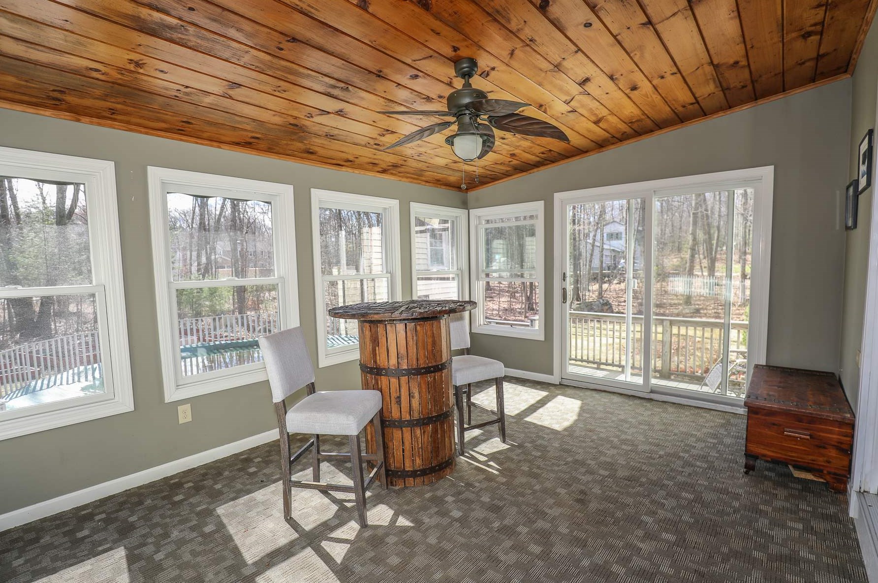 14 Heritage Cir, Hudson NH  03051-3427 exterior