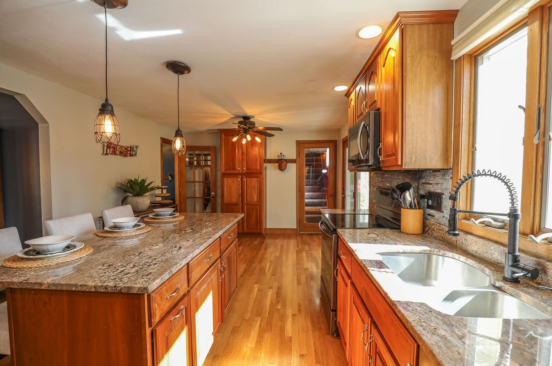 14 Heritage Cir, Hudson NH  03051-3427 exterior
