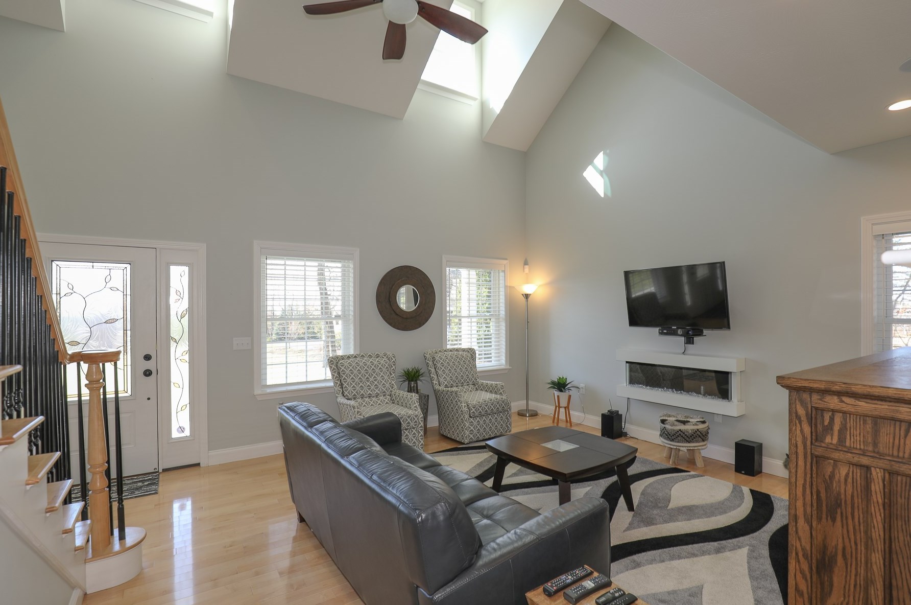 240 Karatzas Ave, Manchester NH 03104-6608 exterior