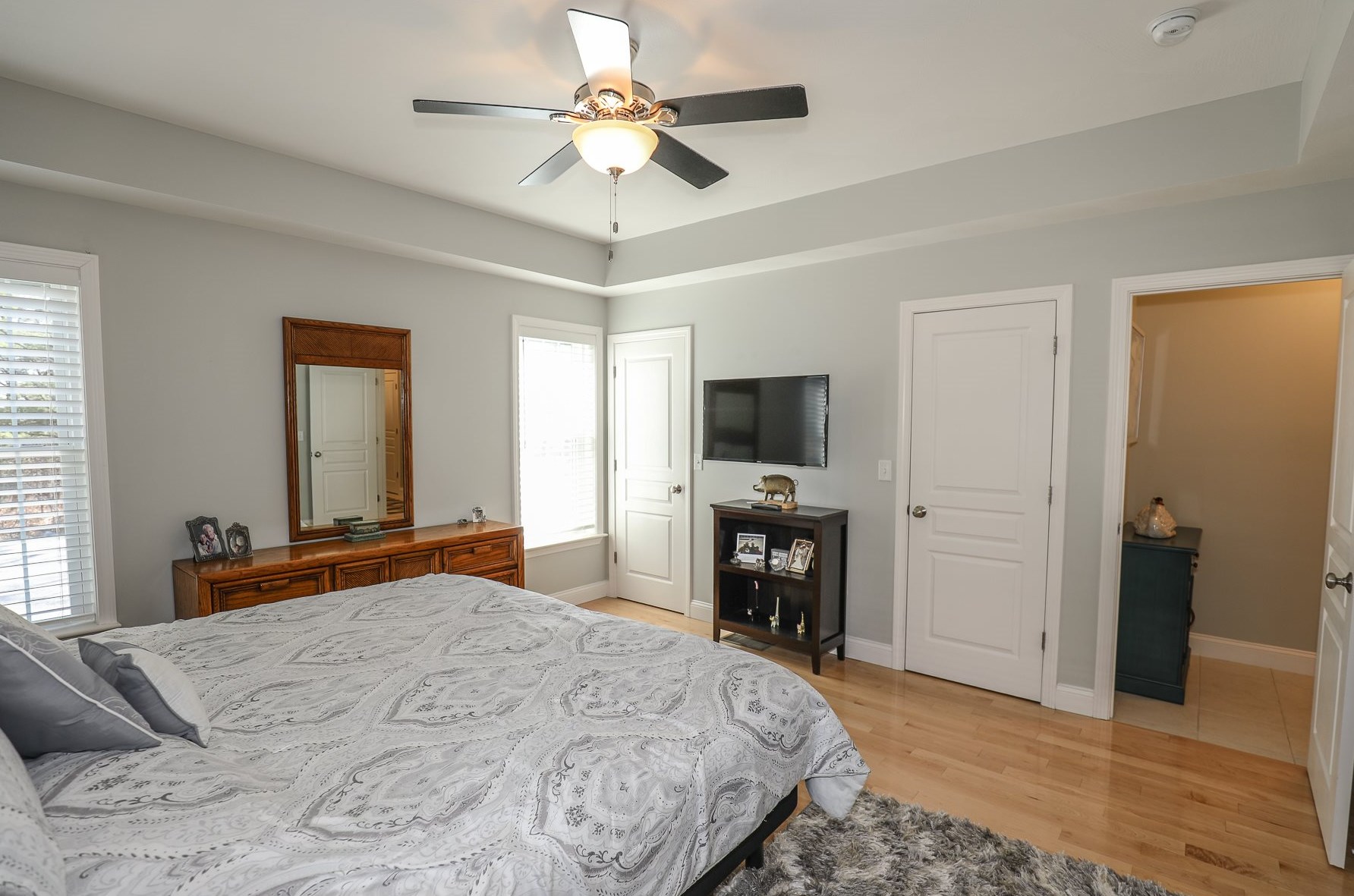 240 Karatzas Ave, Manchester NH 03104-6608 exterior