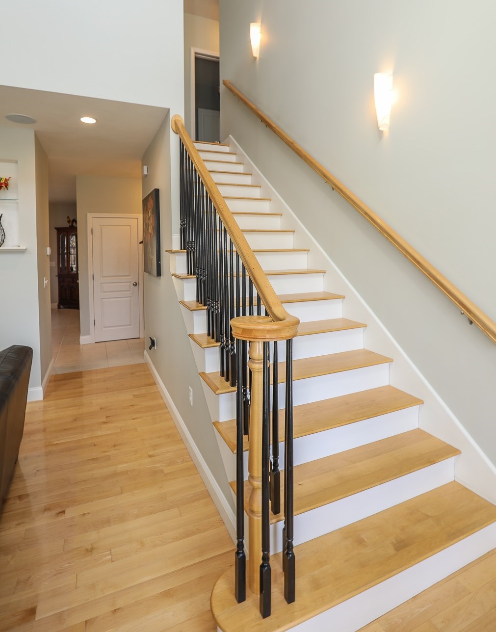 240 Karatzas Ave, Manchester NH 03104-6608 exterior