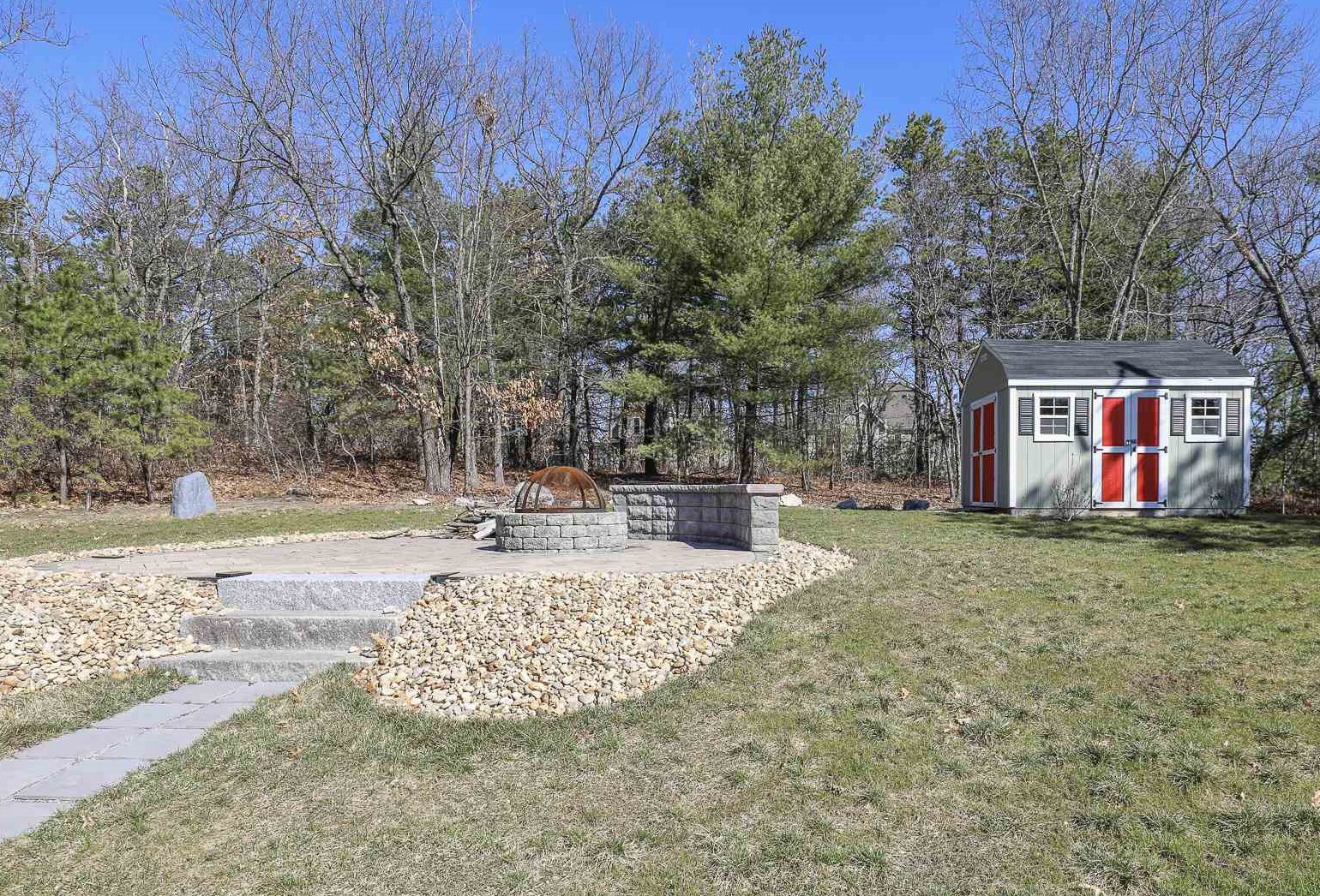 240 Karatzas Ave, Manchester NH 03104-6608 exterior