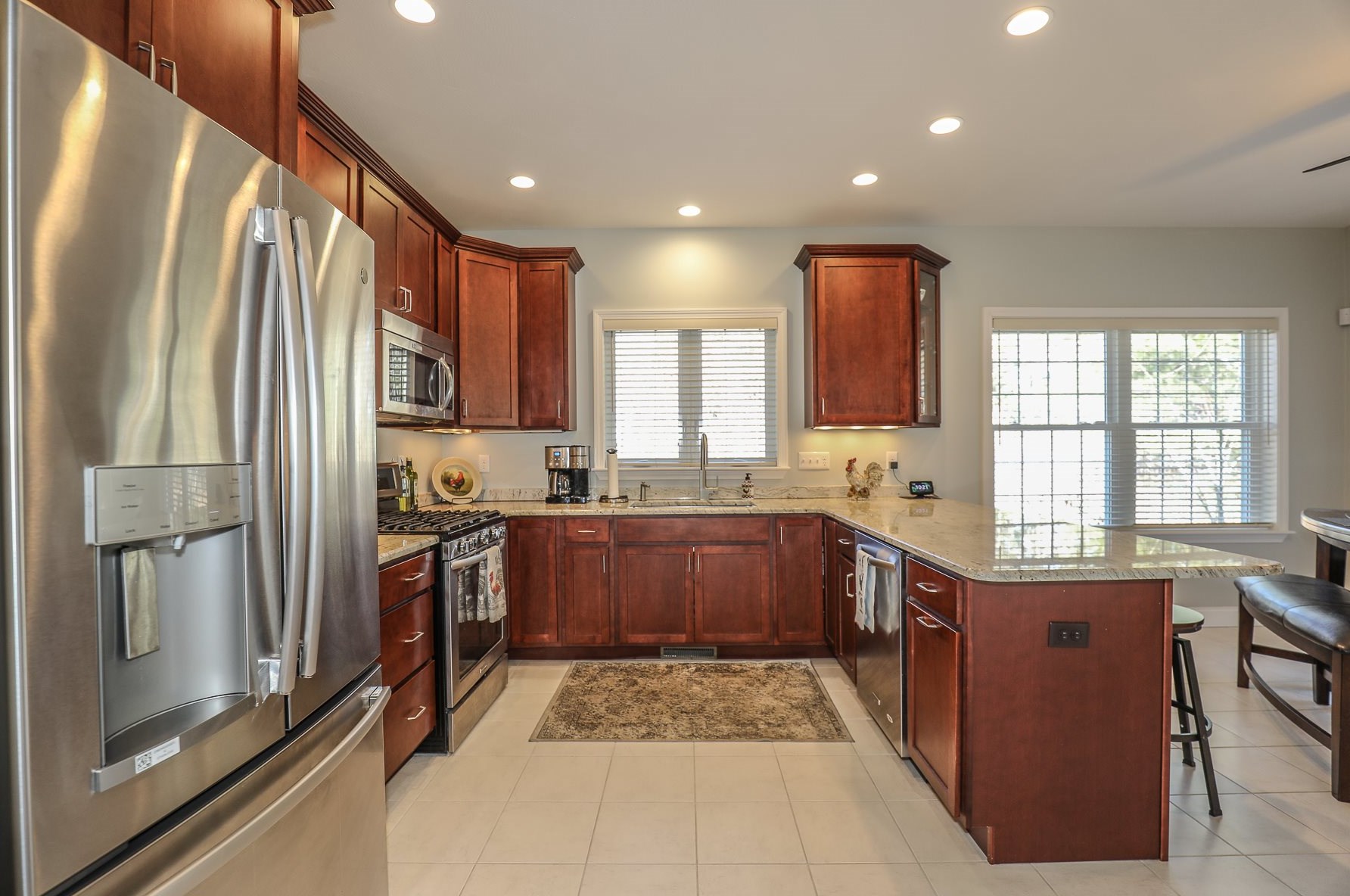 240 Karatzas Ave, Manchester NH 03104-6608 exterior