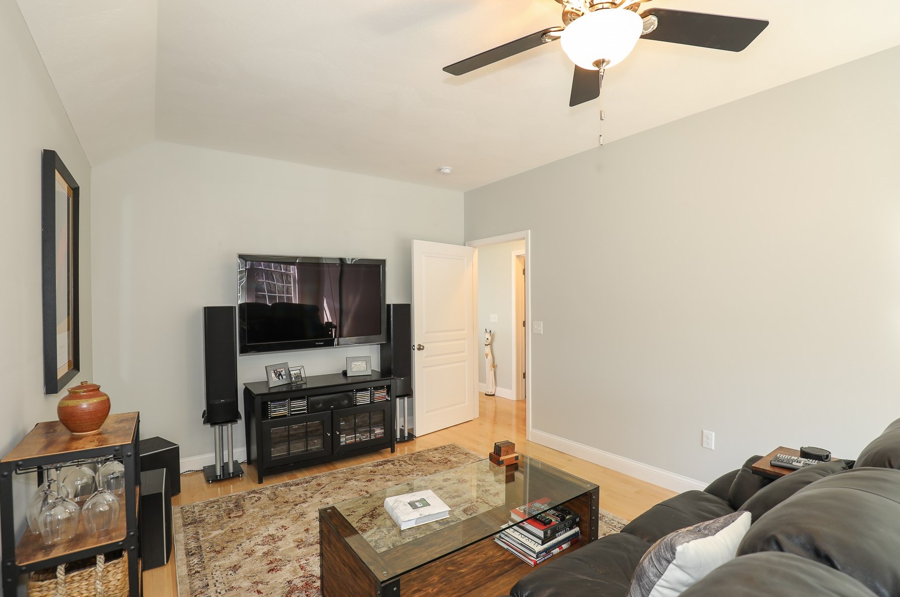 240 Karatzas Ave, Manchester NH 03104-6608 exterior