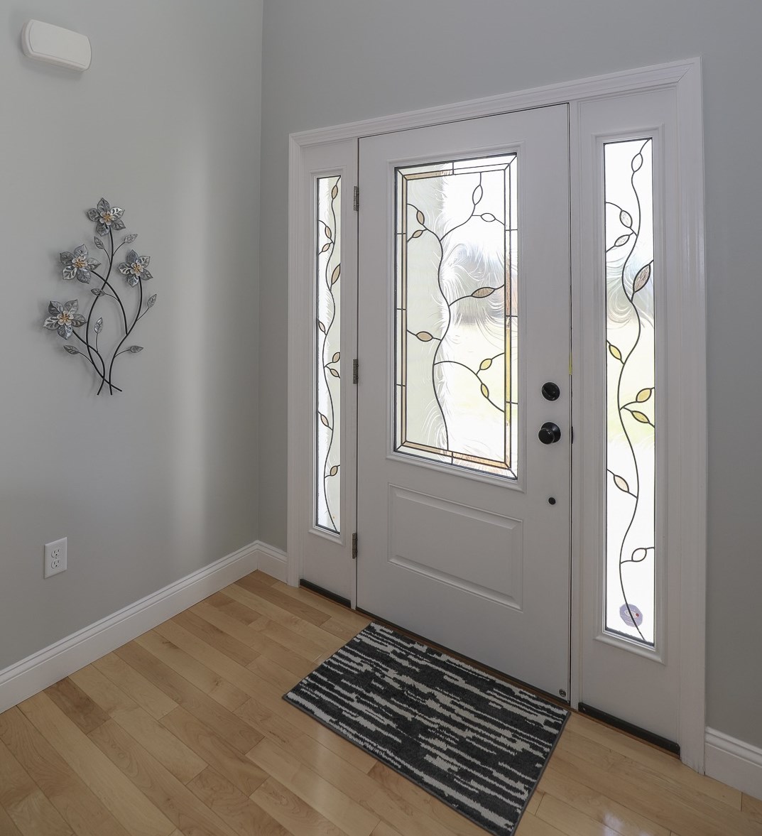 240 Karatzas Ave, Manchester NH 03104-6608 exterior