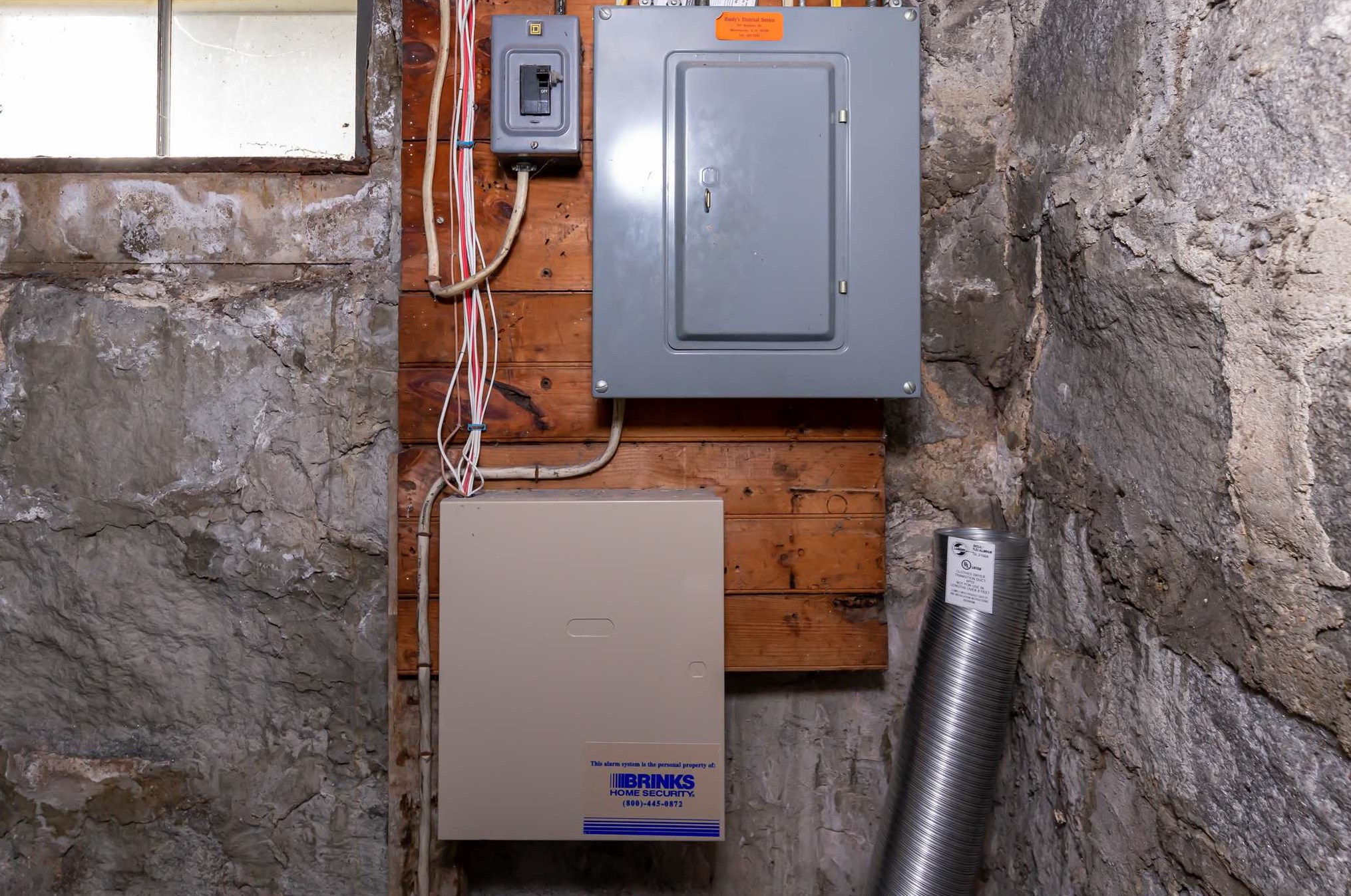 207 Calef Rd, Manchester NH 03103-6616 exterior