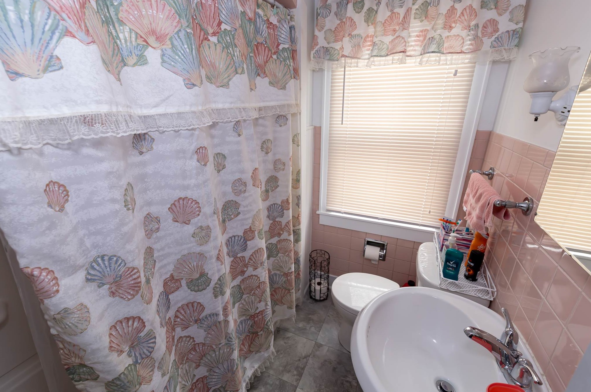 207 Calef Rd, Manchester NH 03103-6616 exterior