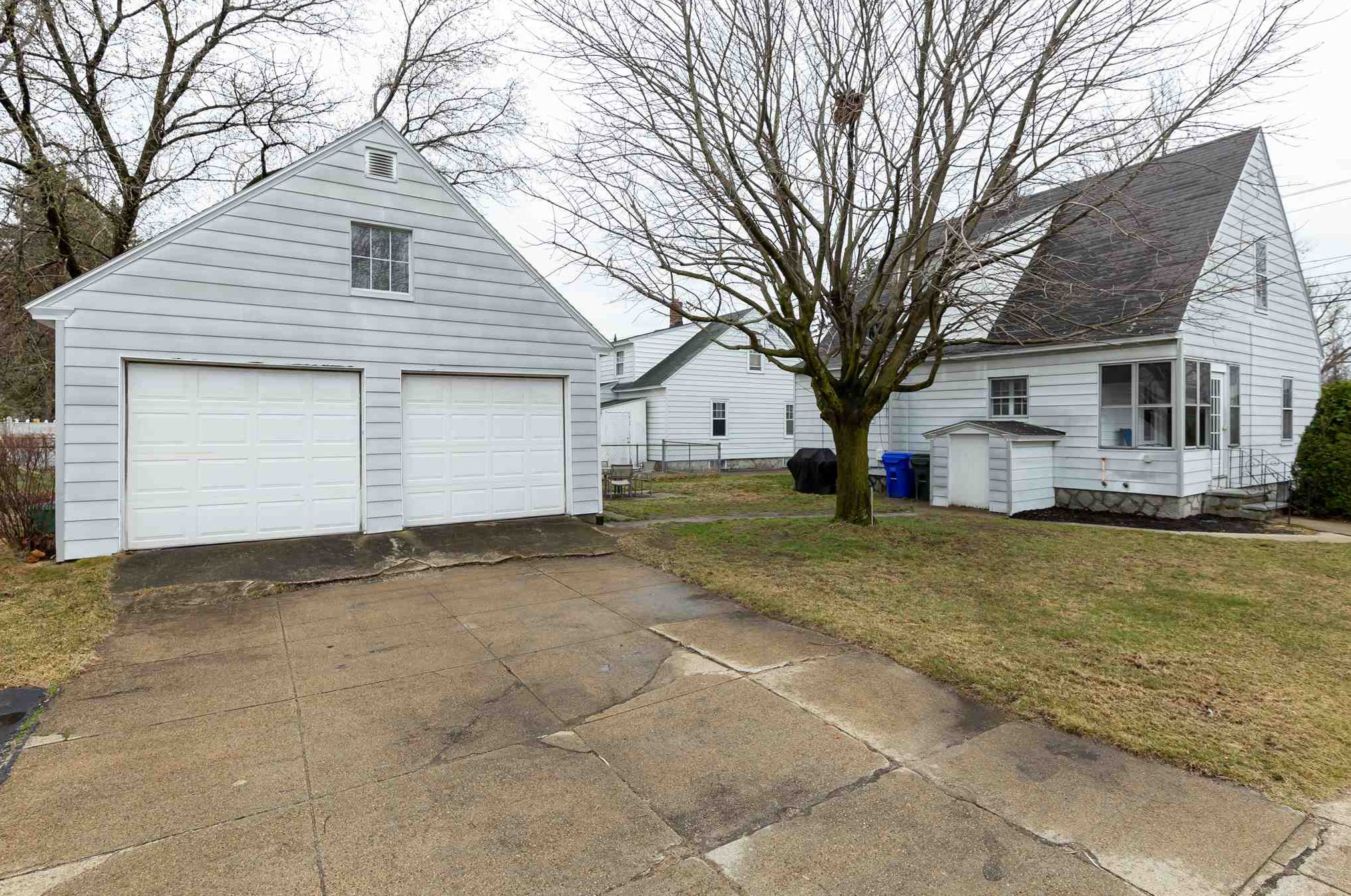 207 Calef Rd, Manchester NH 03103-6616 exterior