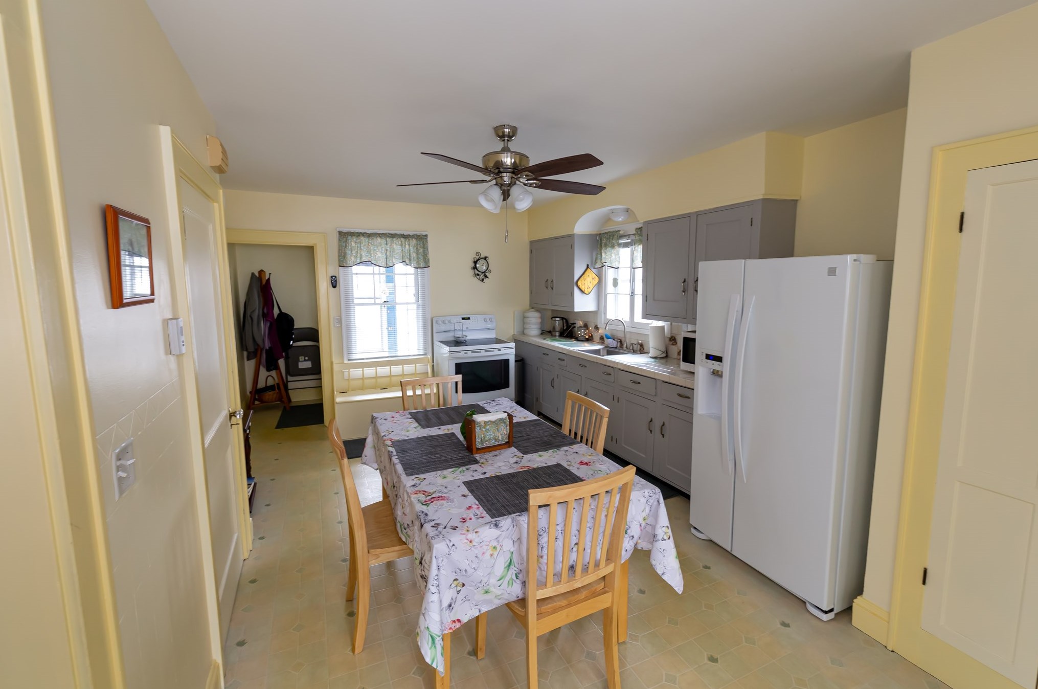 207 Calef Rd, Manchester NH 03103-6616 exterior