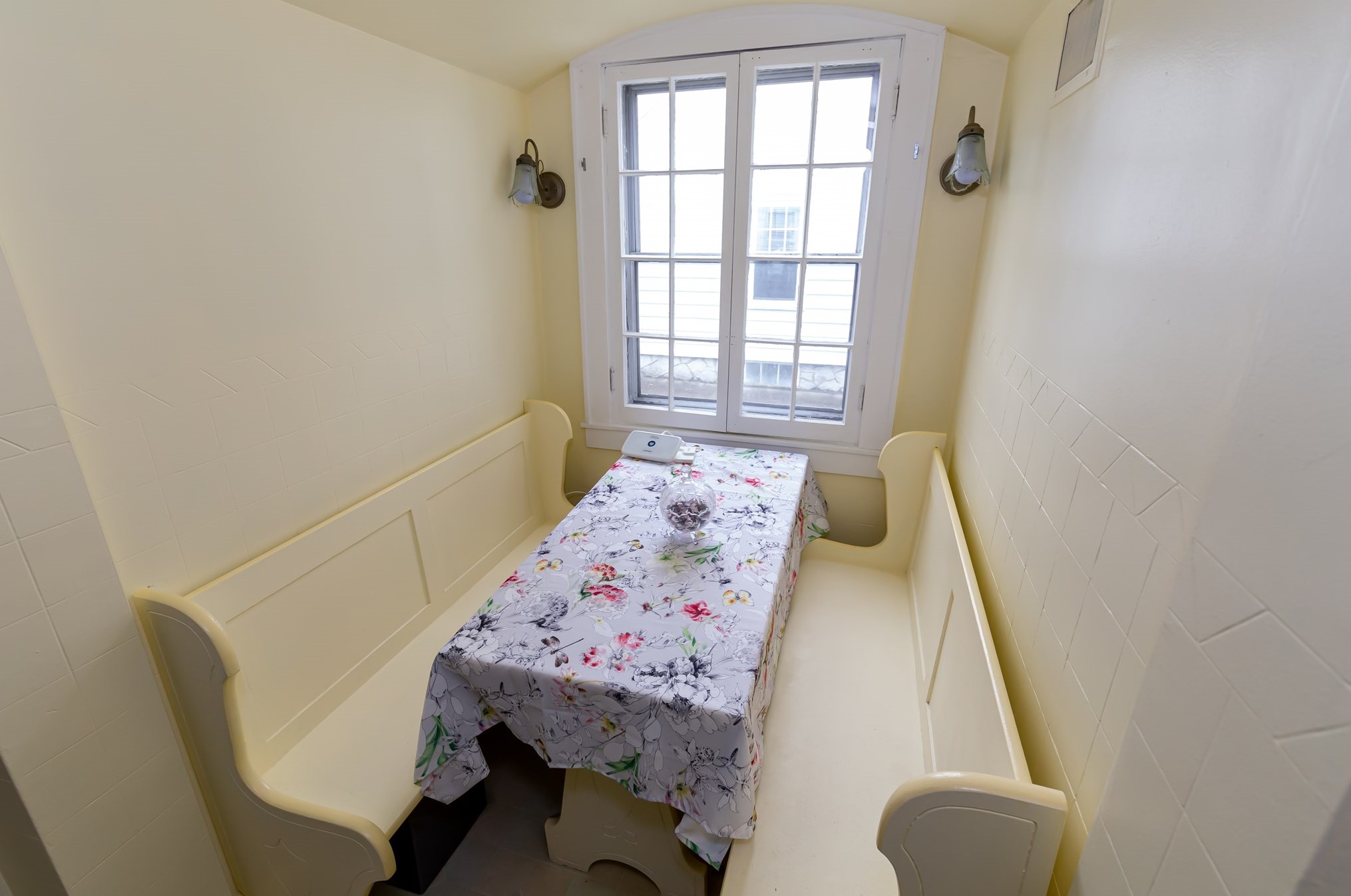 207 Calef Rd, Manchester NH 03103-6616 exterior