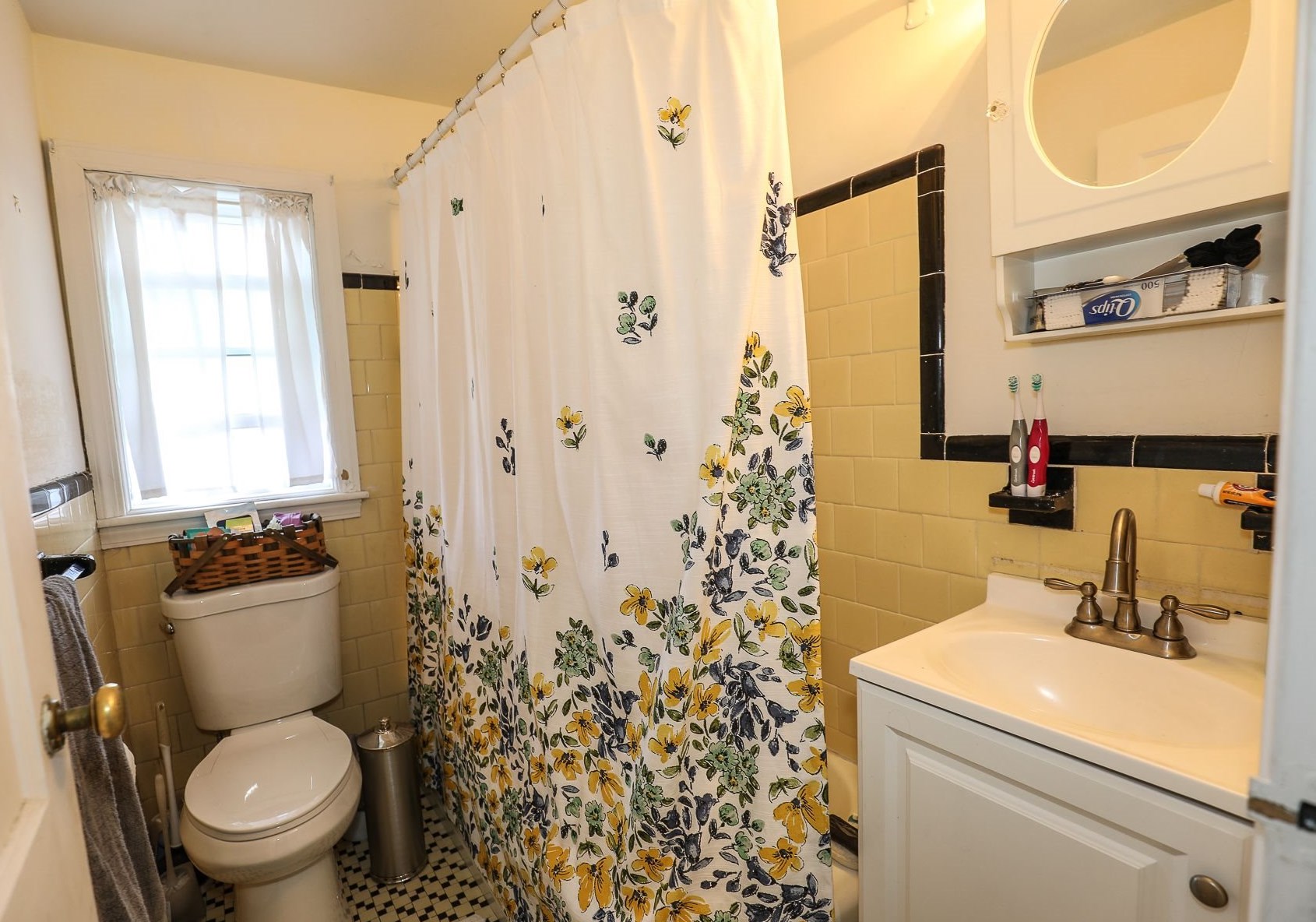 14 Morton St, Manchester NH 03104-1709 exterior