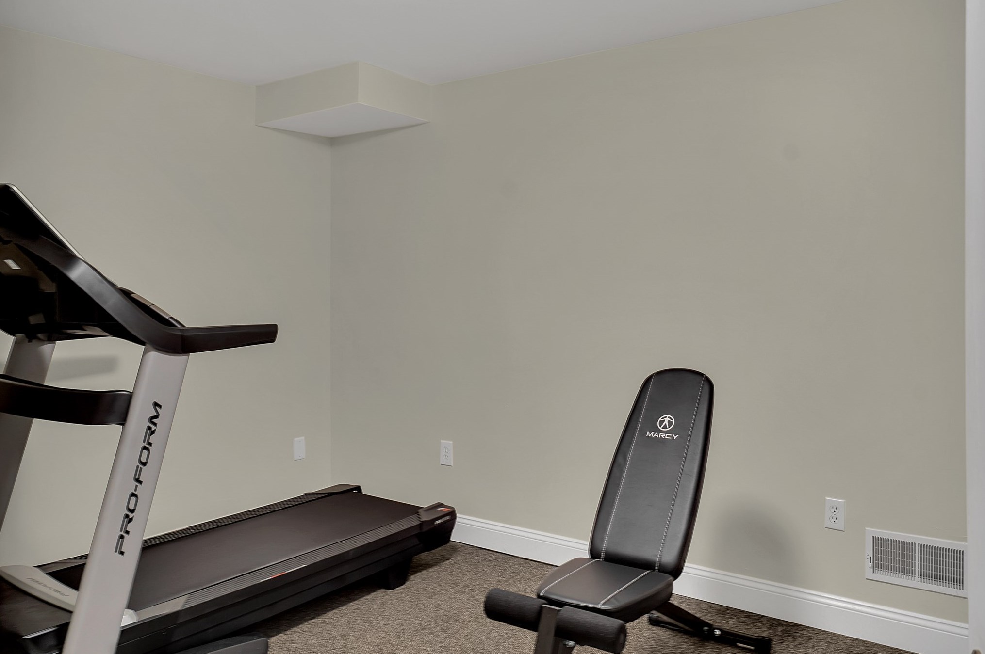 16 Ellie Dr, Merrimack NH  03054-3574 exterior