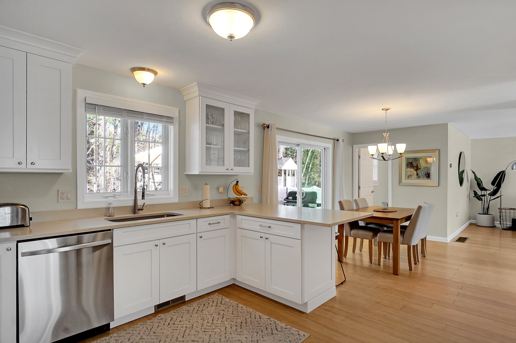 16 Ellie Dr, Merrimack NH  03054-3574 exterior