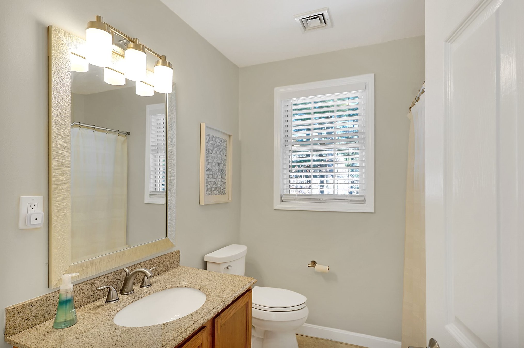 16 Ellie Dr, Merrimack NH  03054-3574 exterior