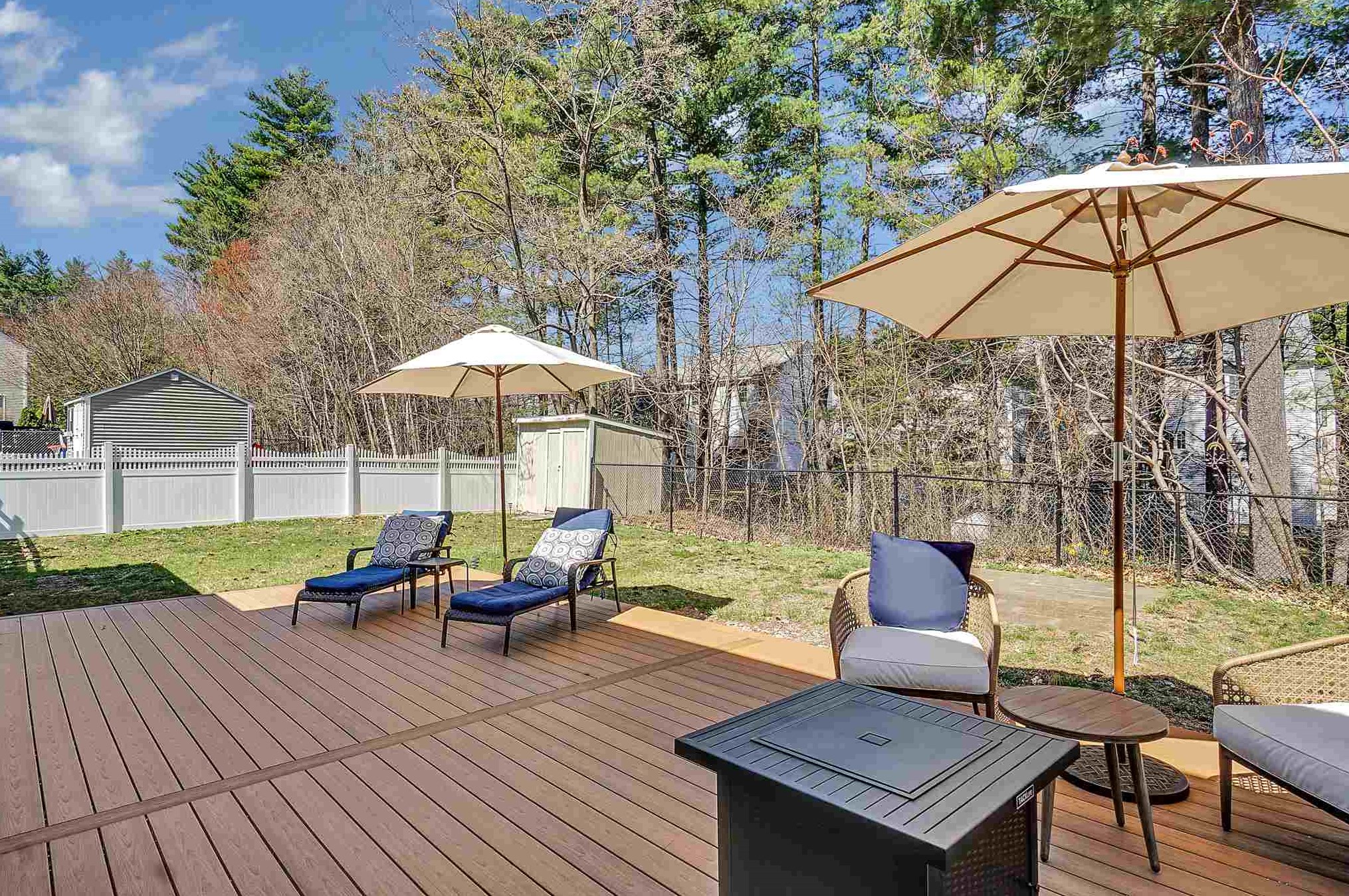 16 Ellie Dr, Merrimack NH  03054-3574 exterior